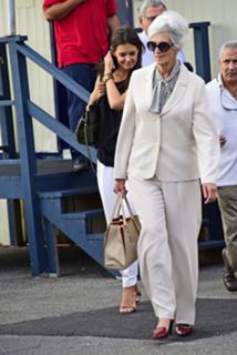 Katie Holmes feet photo thumbnail
