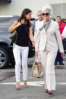 Katie Holmes feet photo thumbnail