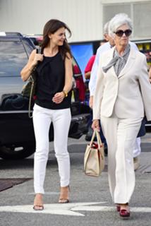Katie Holmes feet photo thumbnail