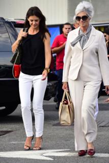 Katie Holmes feet photo thumbnail