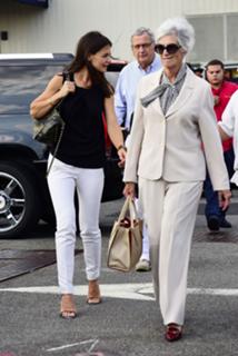 Katie Holmes feet photo thumbnail