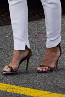 Katie Holmes feet photo thumbnail