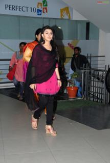 Hansika Motwani feet photo thumbnail