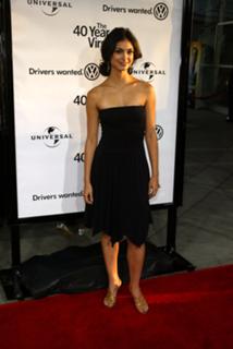 Morena Baccarin feet photo thumbnail