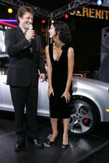 Morena Baccarin feet photo thumbnail