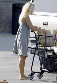 Pamela Anderson feet photo thumbnail