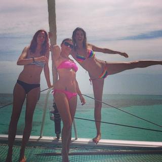 Elisabetta Canalis feet photo thumbnail
