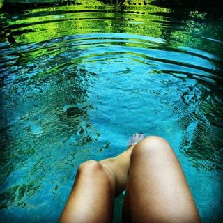 Elisabetta Canalis feet photo thumbnail