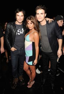 Lea Michele feet photo thumbnail