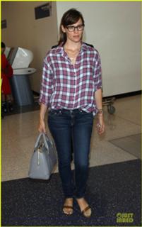 Jennifer Garner feet photo thumbnail