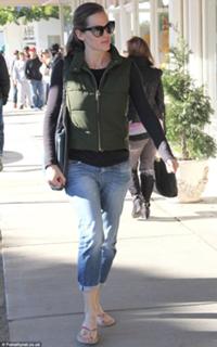Jennifer Garner feet photo thumbnail