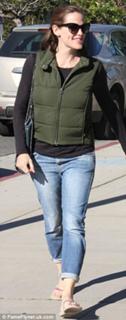 Jennifer Garner feet photo thumbnail