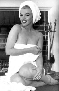 Marilyn Monroe feet photo thumbnail