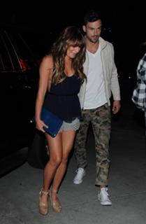 Lea Michele feet photo thumbnail