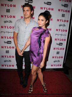 Vanessa Hudgens feet photo thumbnail