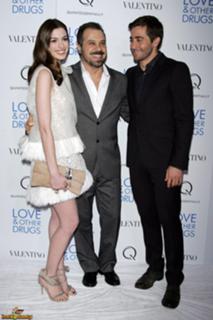 Anne Hathaway feet photo thumbnail