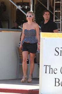 Britney Spears feet photo thumbnail