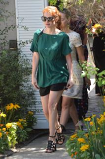 Jessica Chastain feet photo thumbnail