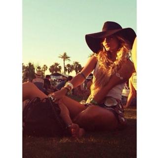 Vanessa Hudgens feet photo thumbnail