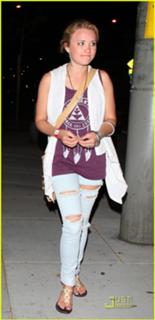 Emily Osment feet photo thumbnail