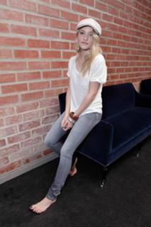 Emily Osment feet photo thumbnail