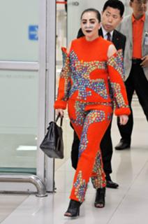 Lady Gaga feet photo thumbnail