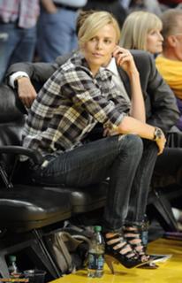 Charlize Theron feet photo thumbnail