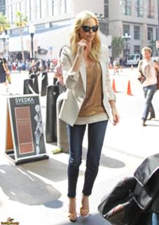 Charlize Theron feet photo thumbnail