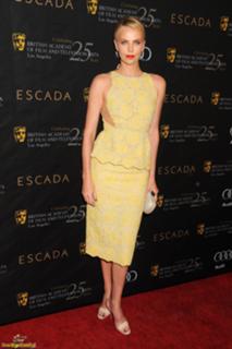 Charlize Theron feet photo thumbnail