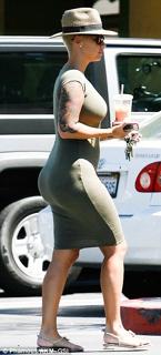 Amber Rose feet photo thumbnail