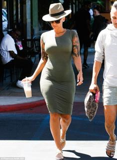 Amber Rose feet photo thumbnail