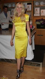 Gwyneth Paltrow feet photo thumbnail