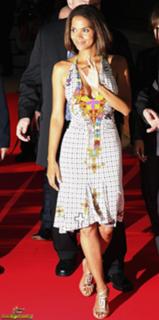 Halle Berry feet photo thumbnail