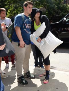 Demi Lovato feet photo thumbnail