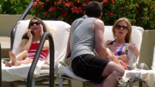 Sarah Hyland feet photo thumbnail