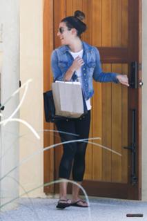 Lea Michele feet photo thumbnail