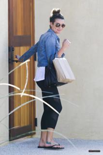Lea Michele feet photo thumbnail