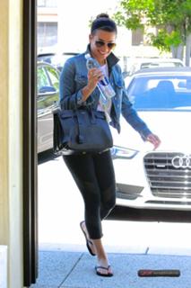 Lea Michele feet photo thumbnail