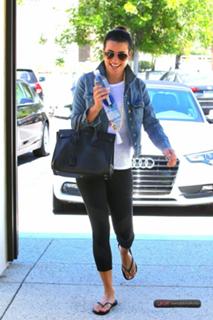 Lea Michele feet photo thumbnail