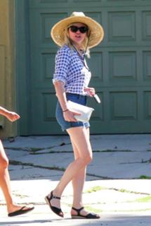 Kirsten Dunst feet photo thumbnail