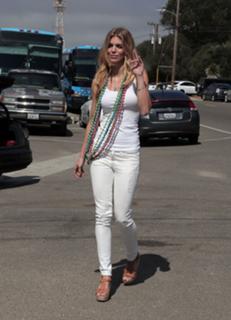 AnnaLynne McCord feet photo thumbnail
