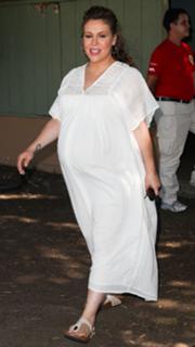 Alyssa Milano feet photo thumbnail