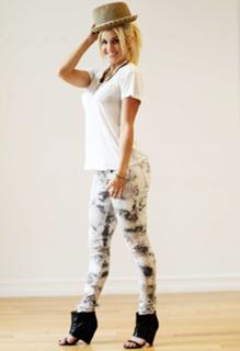 Ashley Roberts feet photo thumbnail