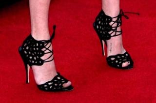 Amanda Seyfried feet photo thumbnail