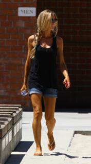 Denise Richards feet photo thumbnail
