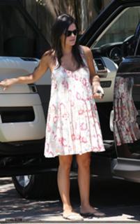 Rachel Bilson feet photo thumbnail