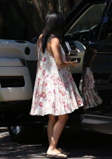 Rachel Bilson feet photo thumbnail
