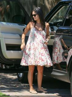 Rachel Bilson feet photo thumbnail