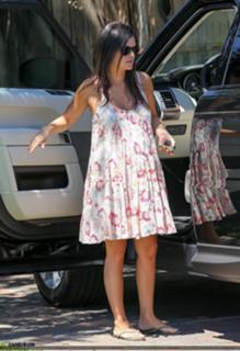 Rachel Bilson feet photo thumbnail