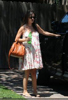 Rachel Bilson feet photo thumbnail